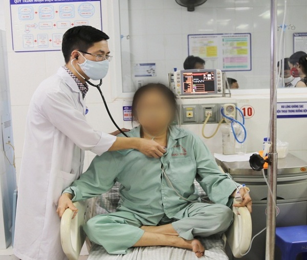 Bỗng dưng khó thở, tức ngực người phụ nữ phát hiện bị ung thư phổi di căn