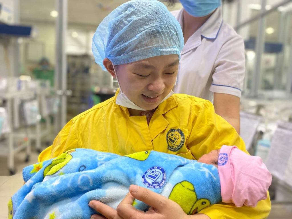 Ca phẫu thuật kỳ tích và cuộc hội ngộ đặc biệt của hai mẹ con sản phụ bị tai nạn giao thông