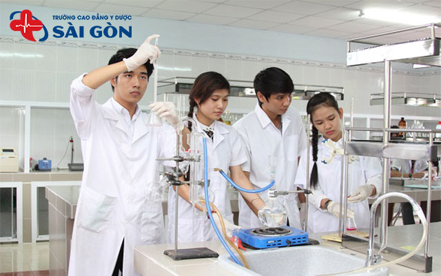 Sinh vi&ecirc;n tốt nghiệp Cao đẳng dược sẽ được gọi l&agrave; cử nh&acirc;n Dược v&agrave; được cấp bằng Cao đẳng Dược ch&iacute;nh quy
