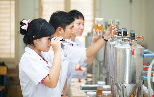 Th&iacute; sinh cần c&acirc;n nhắc c&aacute;c ti&ecirc;u ch&iacute; khi chọn trường học Cao đẳng Dược tại TPHCM