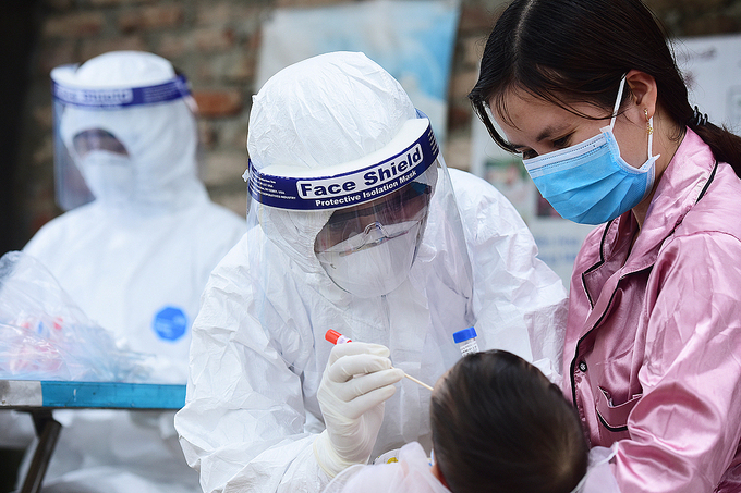 Cảnh báo: Phần lớn ca lây nhiễm COVID-19 do tiếp xúc rất gần, không đeo khẩu trang