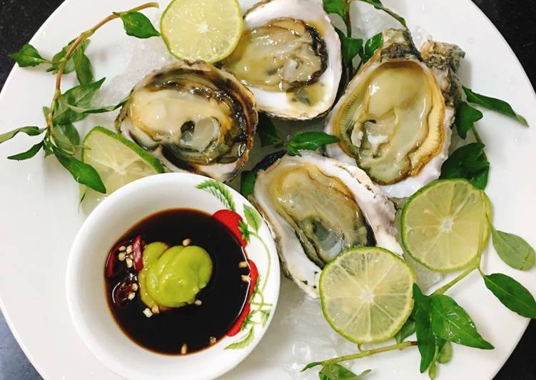 Chanh, m&ugrave; tạt...được nhiều người sử dụng khi ăn với hải sản sống để l&agrave;m giảm m&ugrave;i tanh