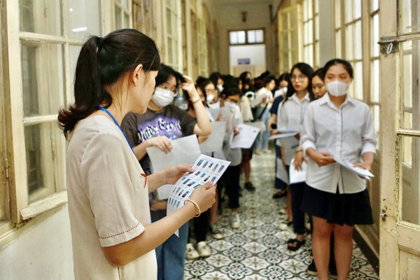 C&oacute; đ&aacute;ng lo khi ngoại ngữ kh&ocirc;ng c&ograve;n l&agrave; m&ocirc;n thi tốt nghiệp?