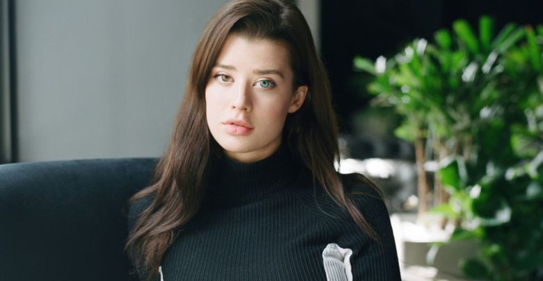 C&ocirc; g&aacute;i t&ecirc;n Sarah McDaniel ở Mỹ cũng c&oacute; 2 m&agrave;u mắt kh&aacute;c nhau