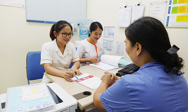 Tư vấn hỗ trợ thực hiện thụ tinh trong ống nghiệm cho c&aacute;c cặp vợ chồng v&ocirc; sinh