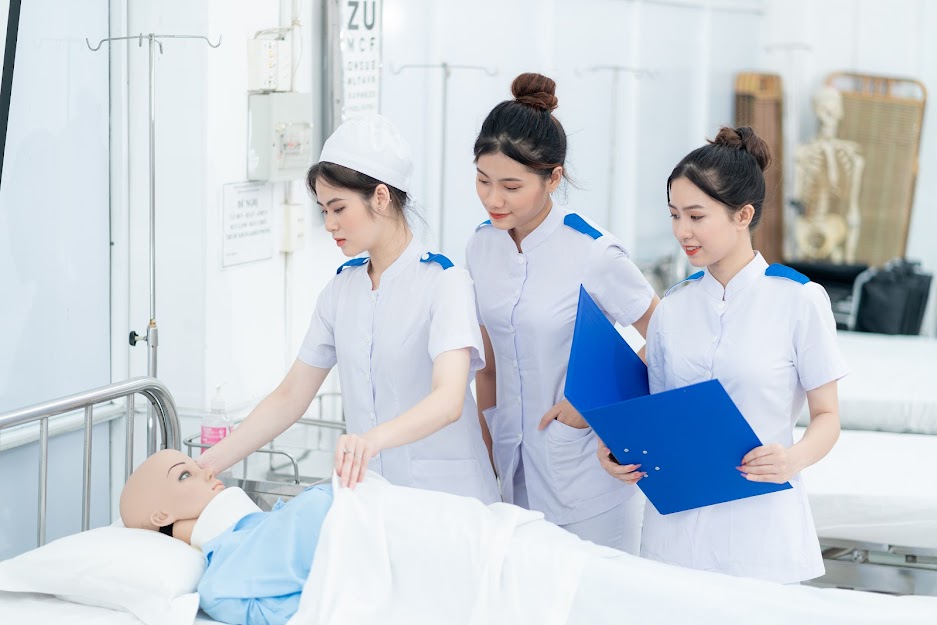 Cơ hội việc làm ngành Hộ sinh hiện nay như thế nào?