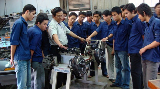 Ng&agrave;nh C&ocirc;ng nghệ &ocirc; t&ocirc; c&oacute; rất nhiều cơ hội việc l&agrave;m kh&aacute;c nhau