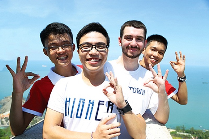 Giải đáp thắc mắc ngành quan hệ quốc tế học trường nào? Có nên học ngành này không?