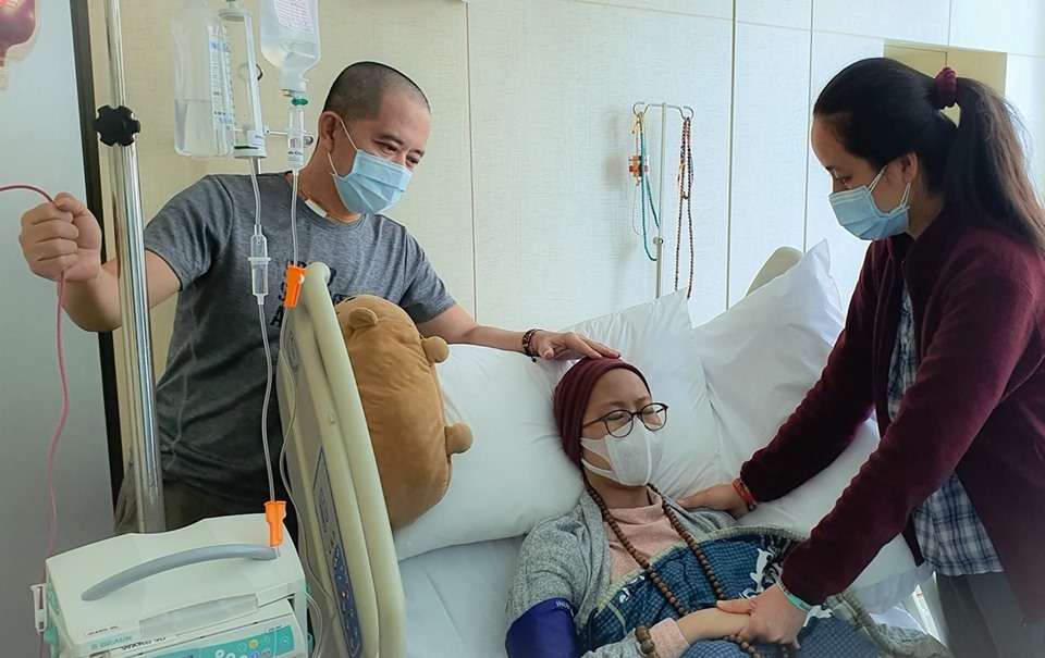 Đạo diễn Đỗ Đức Th&agrave;nh đồng h&agrave;nh c&ugrave;ng con g&aacute;i suốt 2 năm chữa ung thư