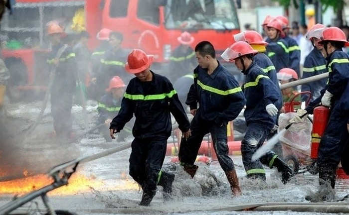 con-gai-hoc-pccc-ra-lam-gi