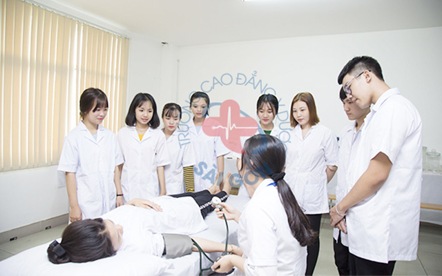 Con trai có học Cao đẳng Điều dưỡng được không?