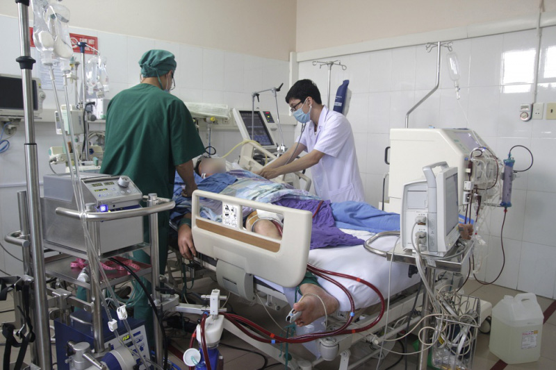 Cứu bệnh nhân sốc, suy đa tạng do uống 600 viên thuốc hạ áp