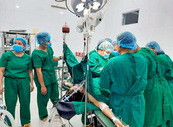 Cứu thai phụ bị vỡ tử cung, mất 2 lít máu khi đang mang bầu 3 tháng