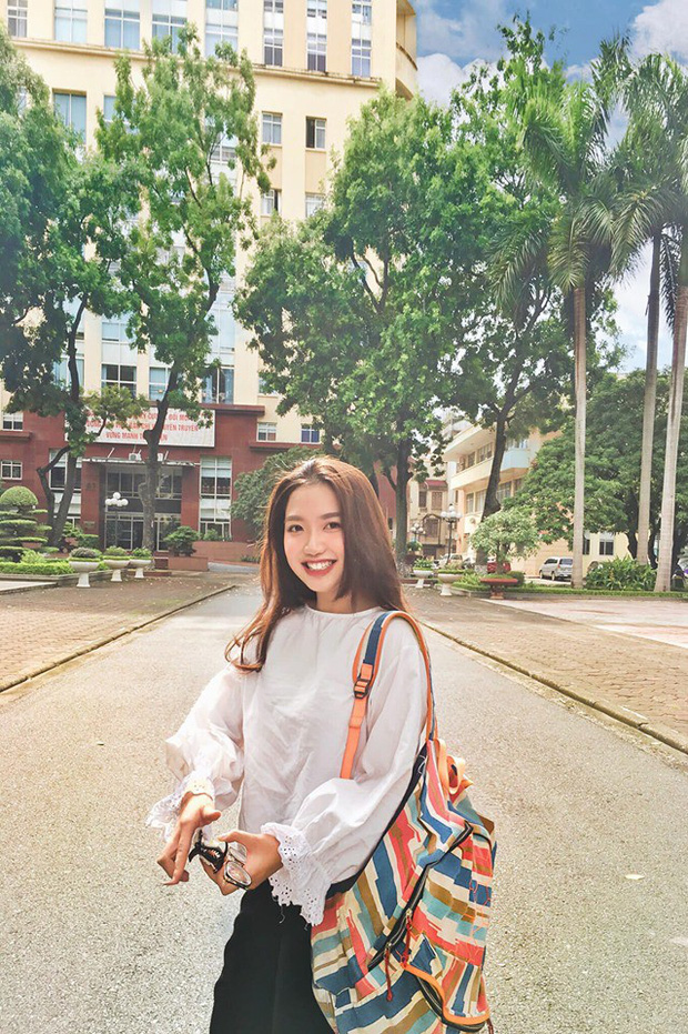 Gương mặt xinh đẹp tự nhiên cùng nụ cười tỏa nắng của Hà Vy