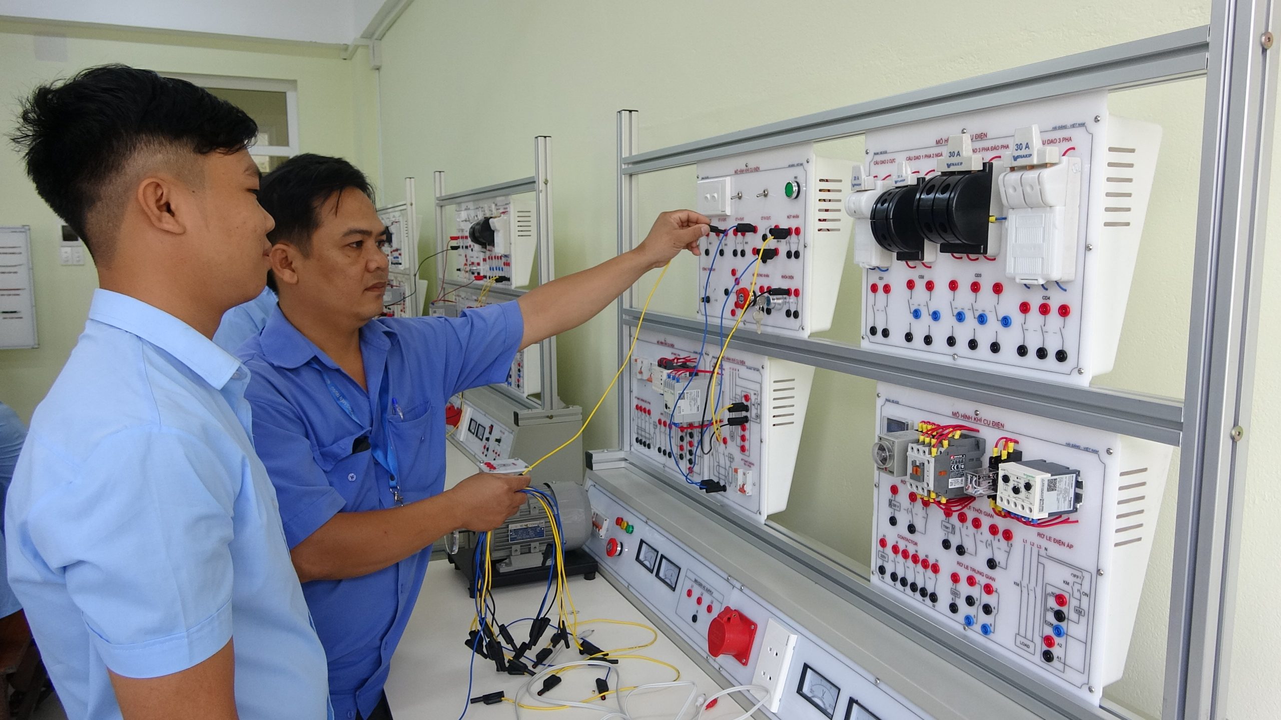 Ng&agrave;nh Điện c&ocirc;ng nghiệp c&oacute; nhu cầu nh&acirc;n lực rất lớn