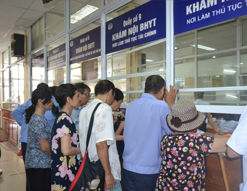 Người d&acirc;n sử dụng BHYT để kh&aacute;m chữa bệnh