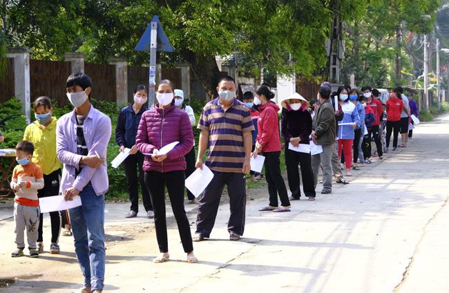 Hà Nội làm cách nào để xét nghiệm Covid -19 cho toàn bộ người về từ Hải Dương?