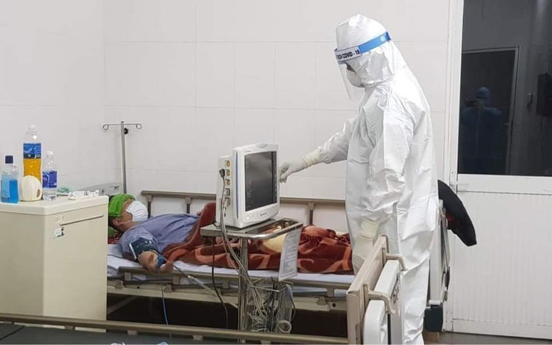 Hai bệnh nhân COVID-19 nặng qua cơn nguy kịch một cách thần kỳ
