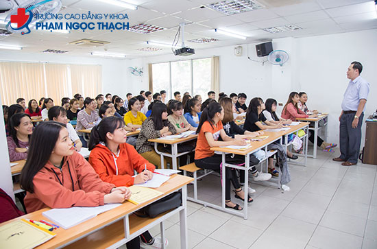 Sinh vi&ecirc;n ng&agrave;nh Dược tại Cao đẳng Y khoa Phạm Ngọc Thạch