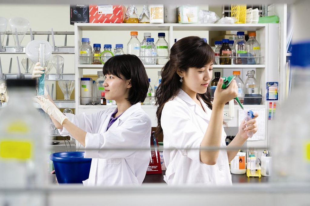 Học Cao đẳng Dược TPHCM có được thực hành không?