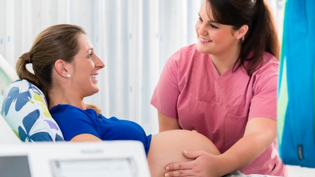 Có nên học ngành Hộ sinh hay không?