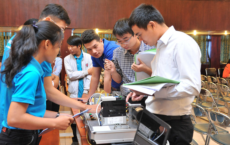 Thời gian đ&agrave;o tạo Cao đẳng nghề thường từ 2-3 năm