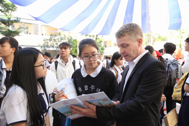 Học Quan hệ quốc tế gồm những môn gì?