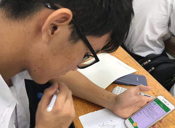 Học sinh sử dụng điện thoại trong giờ học: Từng bị phản ứng tại nhiều nước nhưng kết quả lại bất ngờ