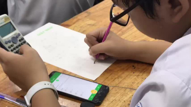 hoc-sinh-su-dung-dien-thoai