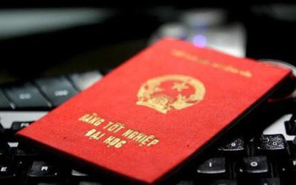 Bằng đại học hệ tại chức ng&agrave;y c&agrave;ng được coi trọng