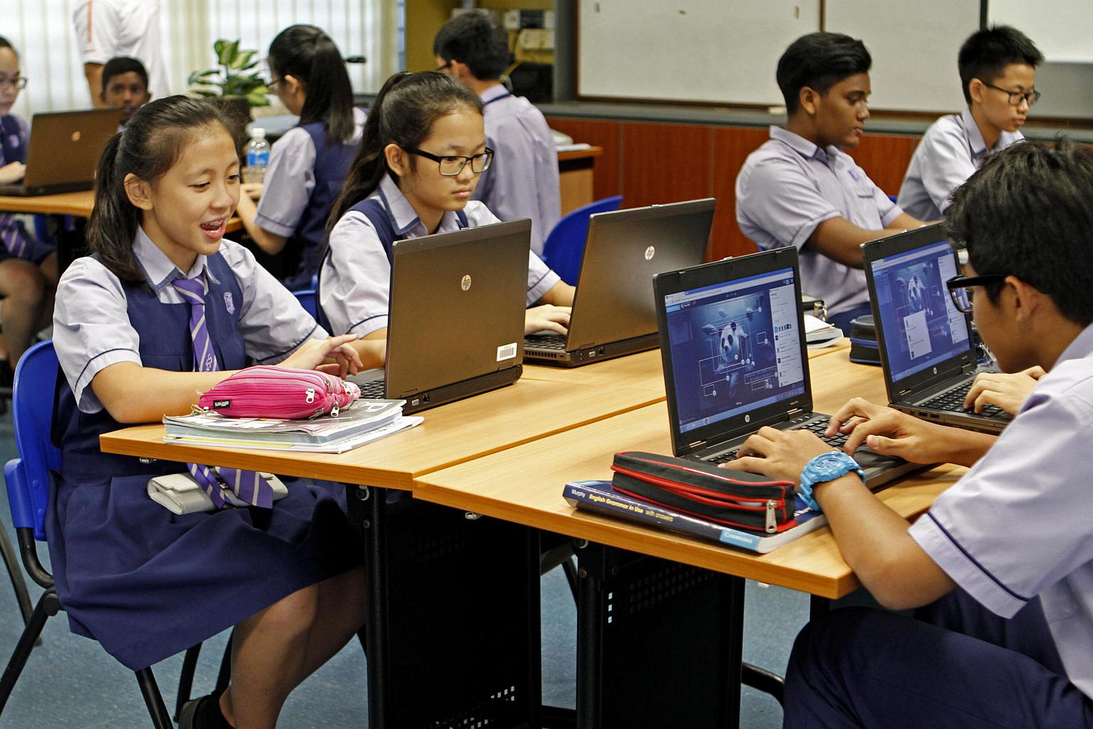 E-Learning l&agrave; một m&ocirc; h&igrave;nh học trực tuyến rất được ưa chuộng tr&ecirc;n to&agrave;n thế giới