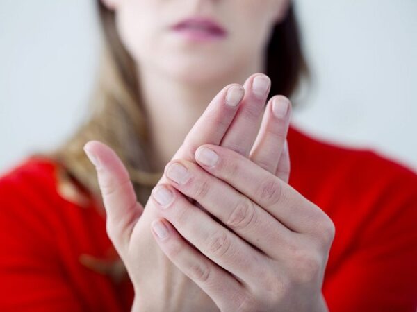 Hội chứng Raynaud là gì? Phương pháp điều trị và phòng ngừa bệnh ra sao?