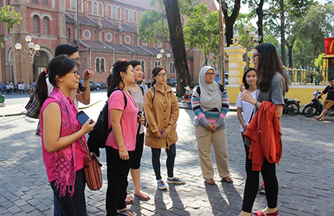 huong-dan-vien-du-lich-quoc-te