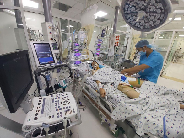 Huy động nhiều bác sĩ đã tan ca trở lại bệnh viện, cứu sống bệnh nhi viêm cơ tim tối cấp