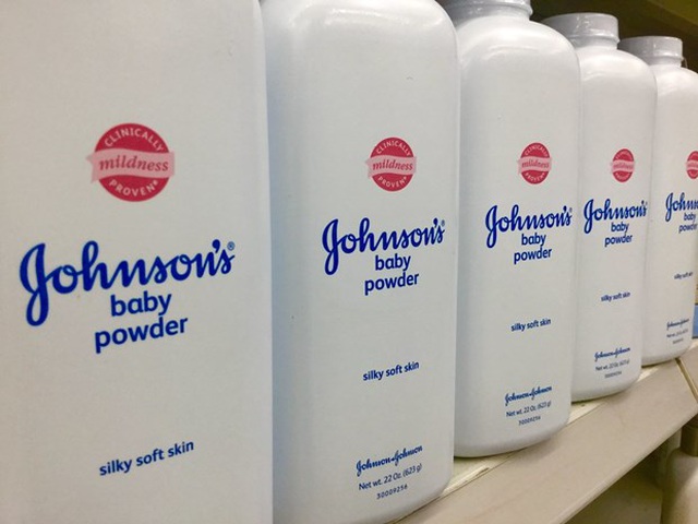 Johnson & Johnson bồi thường tiền tỷ do sản phẩm chứa chất gây ung thư