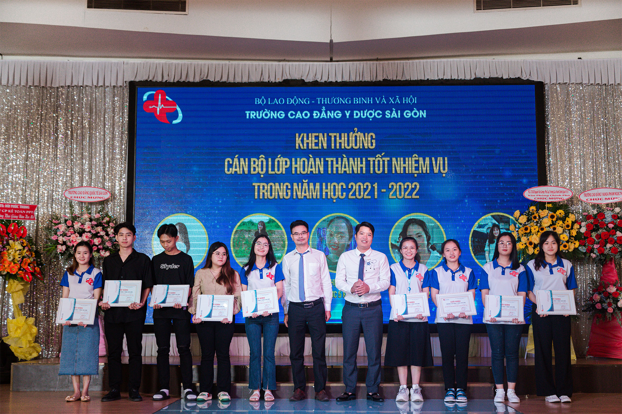 trường cao đẳng y dược sài gòn khen thưởng cán bộ lớp