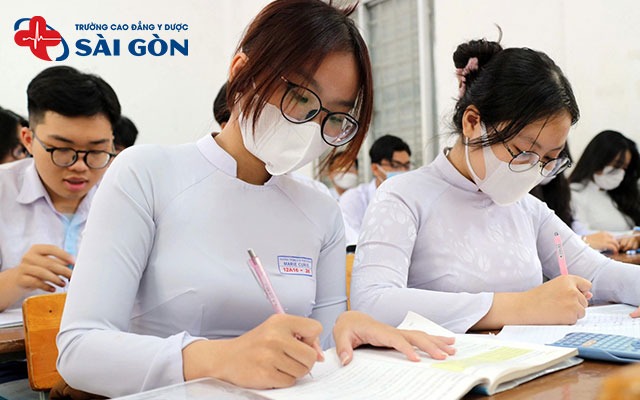 Khối A00 bao gồm tổ hợp x&eacute;t tuyển của 3 m&ocirc;n To&aacute;n &ndash; L&yacute; - H&oacute;a