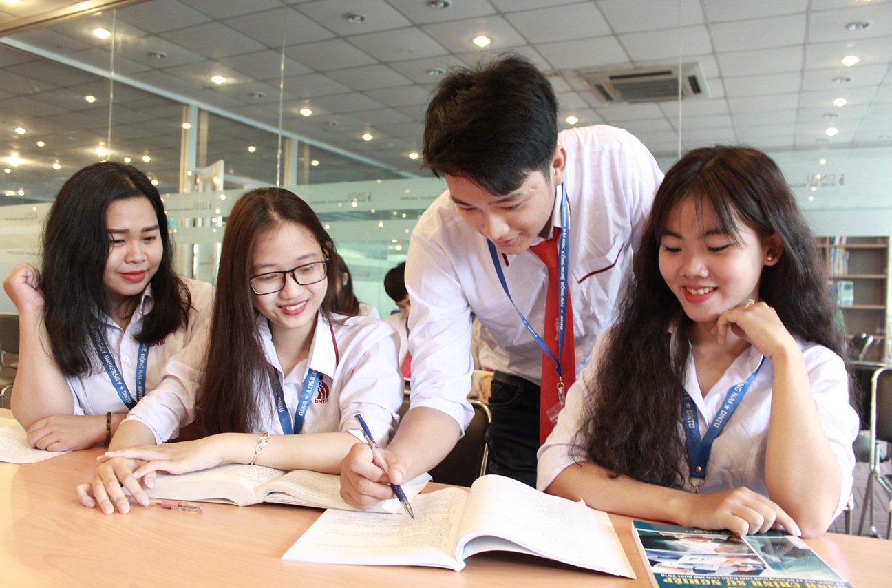 Sinh vi&ecirc;n tốt nghiệp ng&agrave;nh kinh doanh thương mại c&oacute; thể l&agrave;m ở rất nhiều vị tr&iacute; với mức lương cao