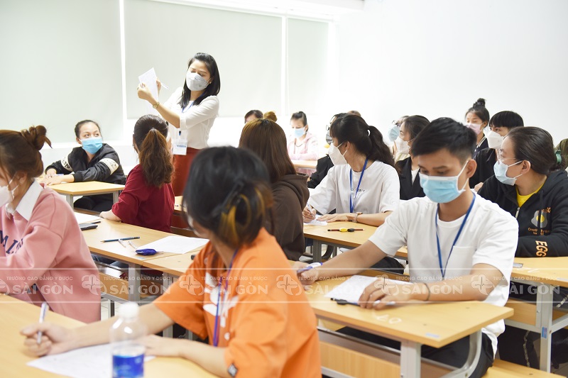 Trường Cao đẳng Y Dược Sài Gòn t&ocirc;̉ chức thi t&ocirc;́t nghi&ecirc;̣p kh&oacute;a k11