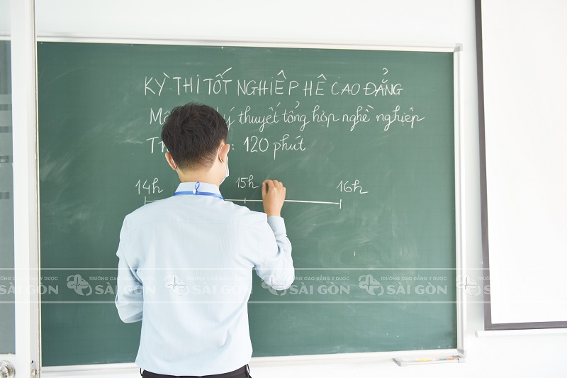 Trường Cao đẳng Y Dược Sài Gòn t&ocirc;̉ chức thi t&ocirc;́t nghi&ecirc;̣p kh&oacute;a k11 