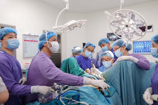 co-gai-co-ca-buong-trung-va-tinh-hoan