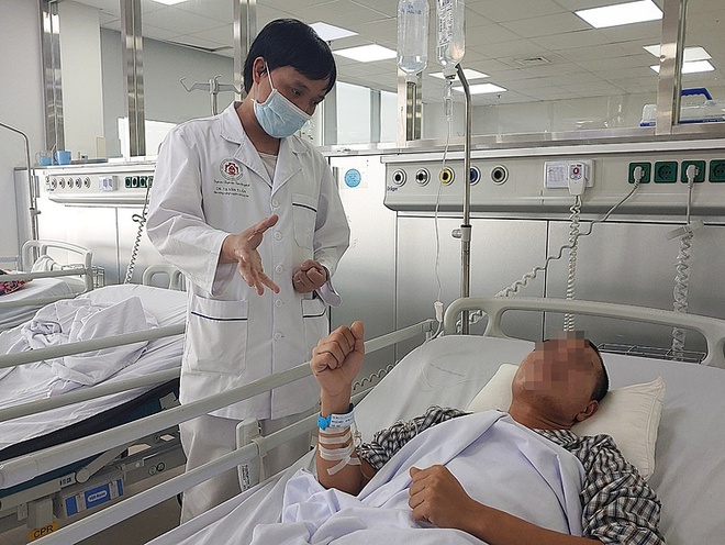 Nam thanh niên 28 tuổi đột quỵ sau một cơn đau đầu