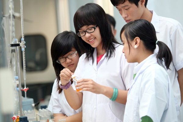 Nên học Cao đẳng hay Đại học ngành Dược?