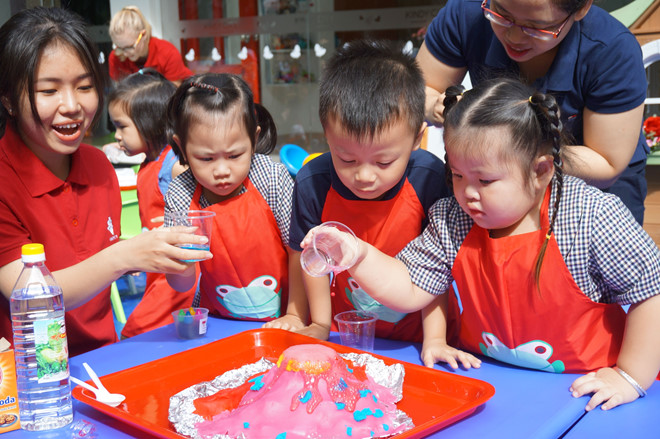 Học ng&agrave;nh sư phạm mầm non đang l&agrave; ng&agrave;nh thu h&uacute;t nhiều sự quan t&acirc;m của c&aacute;c bạn nữ