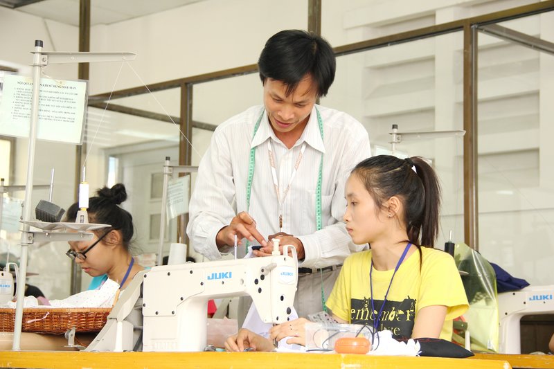 nganh-cong-nghiep-det-may-hoc-truong-nao