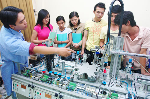 Viễn th&ocirc;ng v&agrave; ng&agrave;nh viễn th&ocirc;ng c&oacute; li&ecirc;n quan mật thiết với nhau