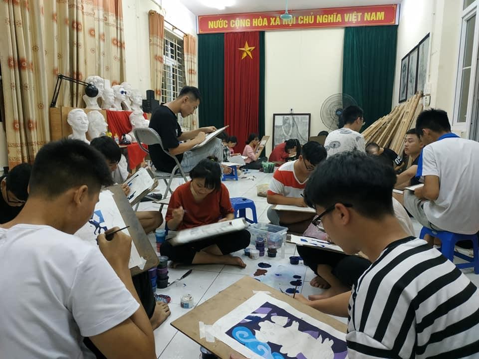 Ng&agrave;nh hội họa được nhiều bạn trẻ y&ecirc;u th&iacute;ch