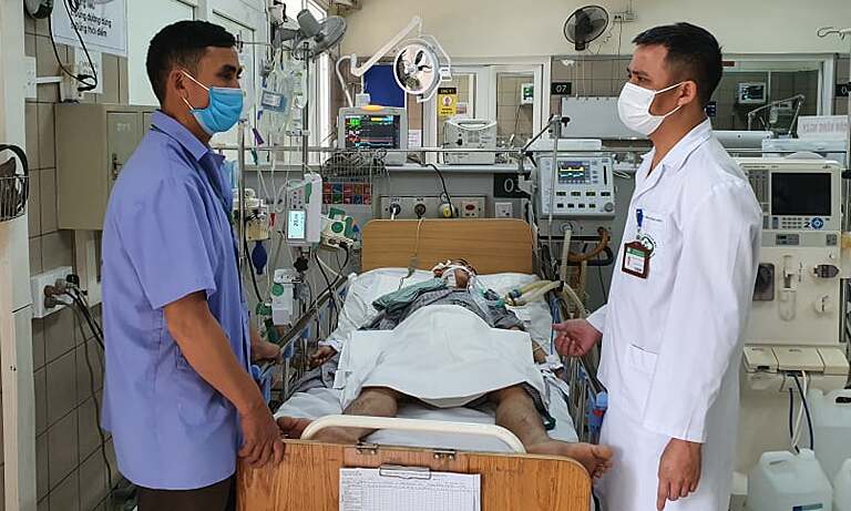 Người đàn ông tử vong do uống rượu giả