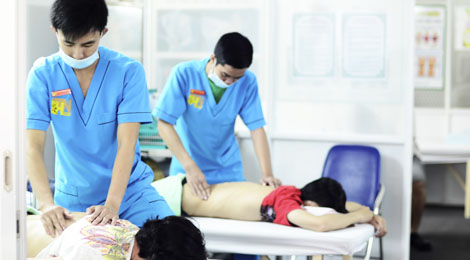 điều trị với động cơ học