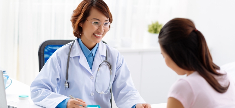 Người bệnh cần nghe tư vấn của b&aacute;c sĩ để biết những điều cần lưu &yacute; khi d&ugrave;ng thuốc